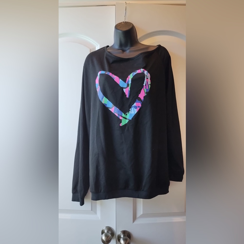 MagicMK Heart Women’s 80s 90s oversized shirt size 2XL.